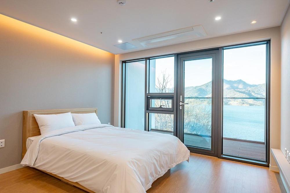 Jecheon The Shine Cheongpung 호텔 객실 사진