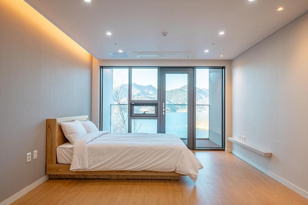 Jecheon The Shine Cheongpung 호텔 객실 사진